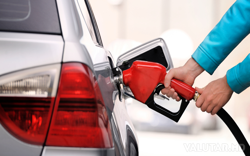 În octombrie, din cauza alegerilor prezidenţiale, operatorilor pieţei petroliere li s-a interzis să majoreze preţurile la carburanţi