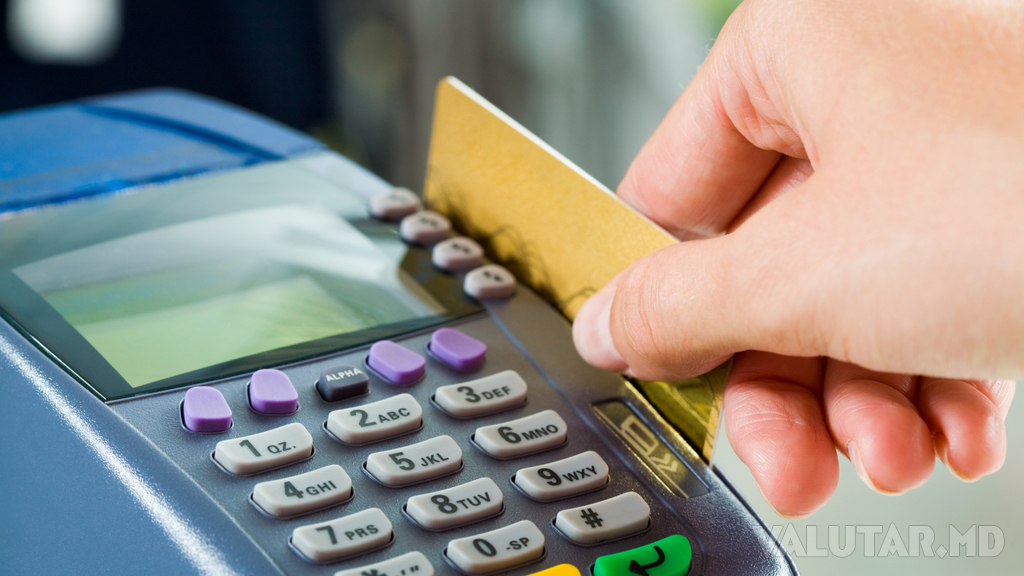 Numărul cardurilor bancare aflate în circulaţie în Moldova s-a redus cu 42 mii